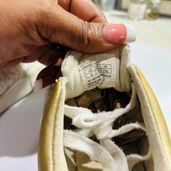 MICHAEL KORS Girls Monogrammed Platform Sneakers in Beige & Gold Sz 2 - Picture 8 of 8